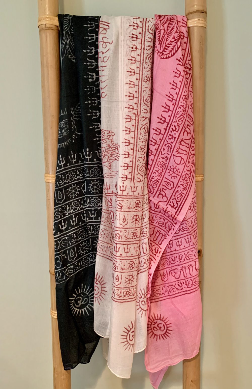 Set of 3 printed prayer scarves for Happiness